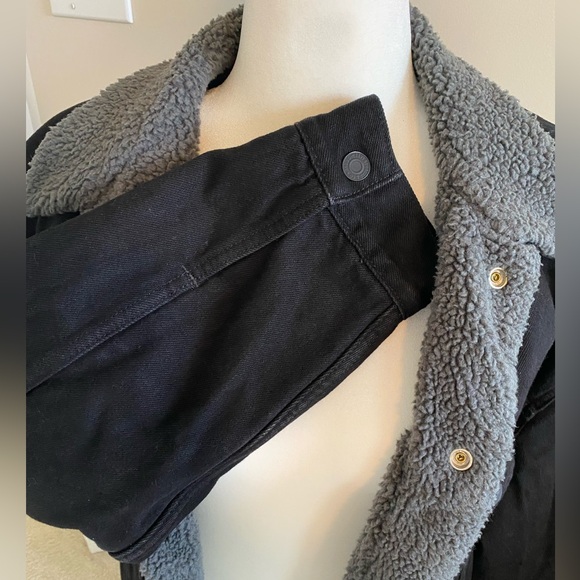 Men’s Levi’s Type III Sherpa Trucker Denim Jacket - Picture 5 of 6